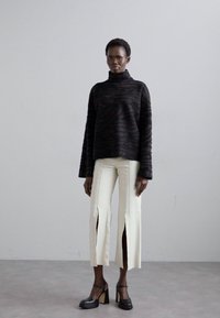 Souliers Martinez MALASAN - Klasikiniai aukštakulniai - black