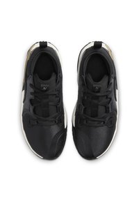 Scarpe da ginnastica nere con tomaia in rete e sintetico, dotate di lacci tonali, soletta imbottita e un'intermedia bianca.