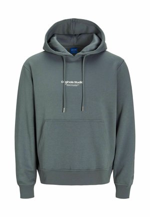 Sudadera con capucha gris con un bolsillo delantero, cordones y un texto de logo blanco. Textura suave, puños y dobladillo acanalados.