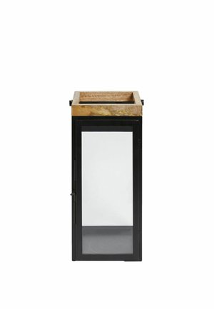Hohe rechteckige Laterne mit schwarzem Metallrahmen, klaren Glasplatten und einem naturbelassenen Holzdeckel mit seitlichen Griffen.