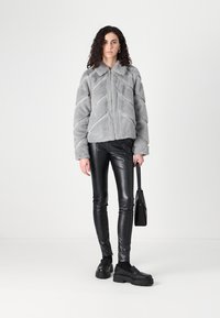 Vero Moda Tall VMSONJALUIS SHORT JACKET - Vinterkåpe / -frakk - griffin