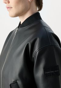 Calvin Klein Jeans Μπουφάν τύπου bomber - black
