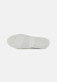 Tommy Hilfiger MONOGRAM - Sneakers laag - ecru/white