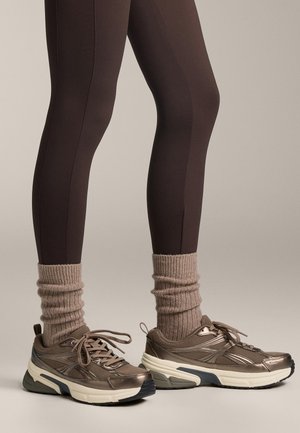 OYSHO Sneakers basse - bronze