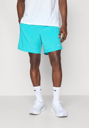 Türkisfarbene Nike-Shorts aus leichtem Stoff, mit schlichtem Design und kleinem grauem Nike-Logo am linken Bein.