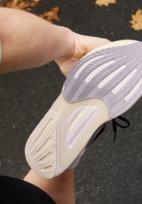 adidas Performance SUPERNOVA SOLUTION - Chaussures de running sur route - core black/halo silver/dash grey