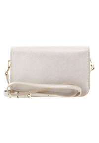 Borsa a tracolla foderata con un esterno beige testurizzato, chiusura a pattina e tracolla removibile. Accenti in hardware color oro.