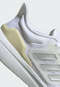 adidas Performance EQ21 biały