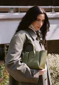 Le Tanneur PETIT  ELENA EN  GRAINÉ - Shopping bag - green