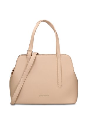 Beige leren handtas met twee handvatten en een afneembare schouderband, voorzien van een ritssluiting en een geperst "pierre cardin" logo.