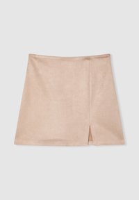 Gonna beige corta realizzata in tessuto morbido, caratterizzata da una leggera forma ad A e uno spacco frontale, con un design pulito e minimalista.