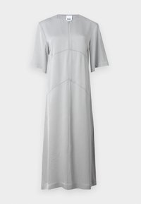 Hellgraues Midi-Kleid aus glattem Stoff, mit kurzen Ärmeln, Rundhalsausschnitt und diagonalen Nahtdetails für einen strukturierten Look.