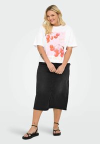 ONLY Carmakoma CARVIVVI - T-shirt med print - bright white