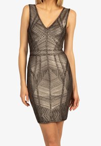 Robe métallique moulante avec un décolleté en V, présentant des textures à motifs géométriques dans des tons de bronze et de noir. Tissu lisse et extensible.