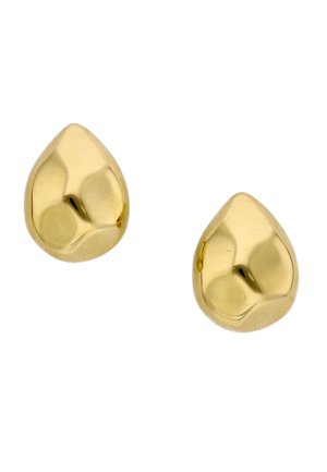 Para wypolerowanych złotych kolczyków w kształcie kropli łzy z gładkimi, refleksyjnymi powierzchniami na białym tle.