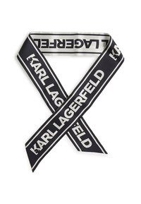 Sort satin tørklæde med hvide tekster "KARL LAGERFELD" gentaget, med en kontrastfarvet hvid kant. Glat tekstur, lang og smal form.