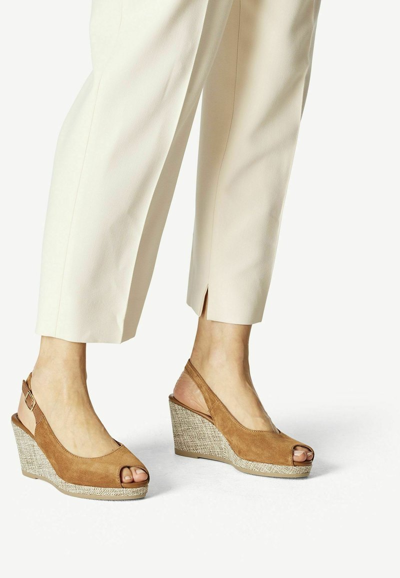 tamaris escarpins compensés