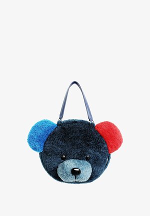 Bolso redondo con forma de oso en pelo sintético azul marino oscuro, con orejas de felpa azul y roja. Presenta una superficie texturizada y una correa azul lisa.