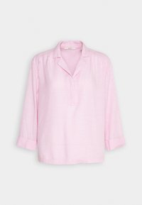 Hellrosa Hemd mit vertikalen weißen Streifen, langen Ärmeln, einem Kragen und hochgekrempelten Manschetten. Hergestellt aus glattem, leichtem Stoff.