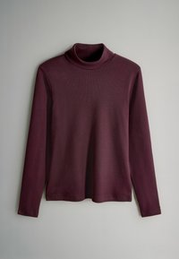 Donkerpaarse sweater met lange mouwen en col, plat weergegeven tegen een lichtgrijze achtergrond.