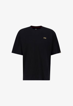 Schwarzes T-Shirt aus Baumwolle mit Rundhalsausschnitt, kurzen Ärmeln und einem goldenen Logo auf der linken Brust. Weiche, glatte Textur.