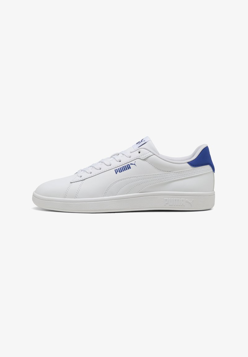 Valged nahast tossud, millel on sile pind, sinised aktsendid kandadel ja keeles ning kummist talla. Puma logo on olemas.