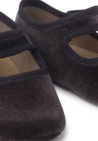 Pisamonas MERCEDITAS CIERRE ADHERENTE - Chaussures premiers pas - stone