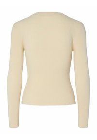 Beige ribbat långärmad topp med en figurnära design och rund halsringning, med en mjuk textur och minimalistisk stil.
