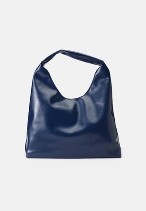 Navyblauer weicher Leder-Hobo-Beutel mit breitem Griff und schlaffer, unstrukturierter Form.