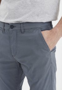 Solid SDKILLIAN REGULARFIT - Chinos tipa bikses - china blue