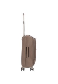 Maleta de viaje de tela color beige, con asas telescópicas, bolsillo con cremallera en el frente y cuatro ruedas negras para mayor movilidad.