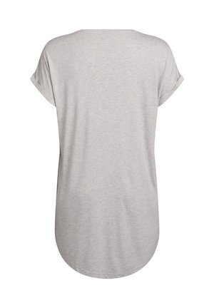 Jasnoszary, oversize T-shirt z podwiniętymi krótkimi rękawami, zaokrąglonym dołem i miękką teksturą. Prosty design, bez widocznych wzorów ani akcentów.