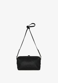 Selezionato, black braid