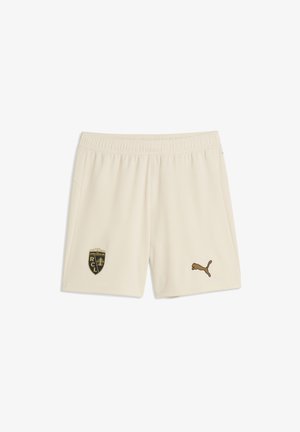 Cremefarbene Sportshorts mit elastischem Bund, einem dunklen Logo auf dem linken Bein und einem kleinen braunen Puma-Logo auf dem rechten Bein.