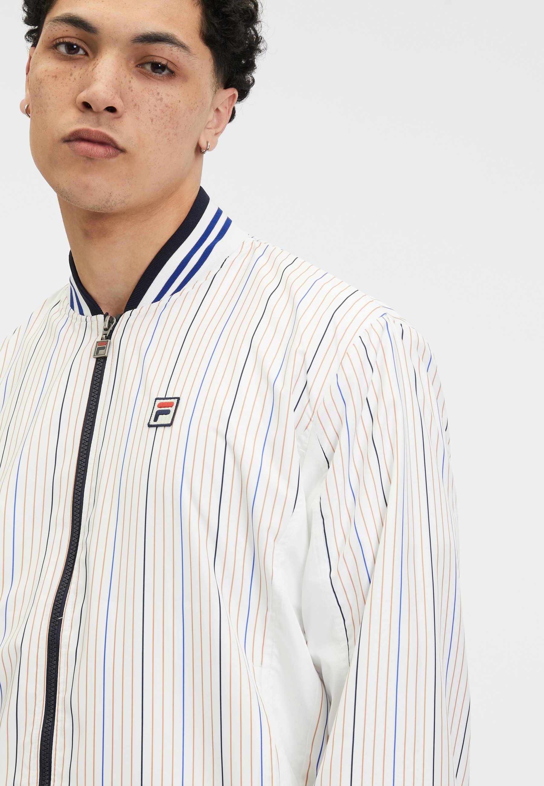 [ FILA ]★Uni White Lock Bomber Short Down Jacket Fila - Kurtka Bomber/biały - Zalando.pl