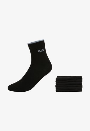 Schwarze Knöchelsocken mit hellblauen Akzenten am oberen Rand und "H.I.S"-Logo. Ein Stapel von sechs Paaren neben einer einzelnen Socke präsentiert. Weicher Stoff, gerippter Bund.