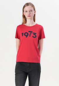 Pepe Jeans BATY - T-shirts med print - royal red