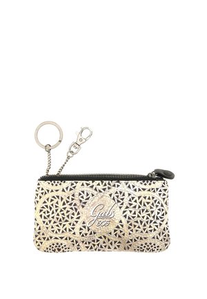 Piccola pochette rettangolare con motivi geometrici dorati e neri, chiusura con cerniera e anello portachiavi e moschettone argento.