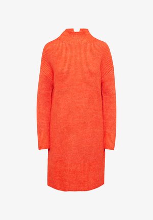 Gehaakte jurk in feloranje. Heeft een hoge hals, lange mouwen en een geribbelde textuur. De zoom is licht gebogen.