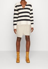 ARKET Stickad tröja - black