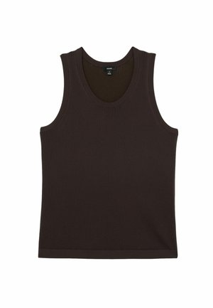 Dunkelbraunes, geripptes, gestricktes ärmelloses Tanktop mit rundem Ausschnitt, flach auf einem weißen Hintergrund liegend.