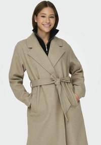 JDY Klassisk frakke - camel