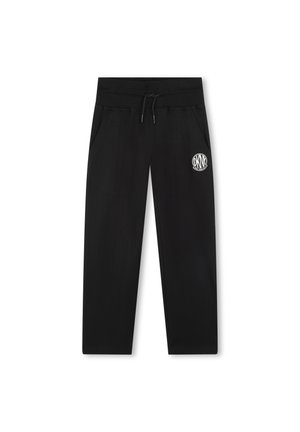 Joggers negros con cintura elástica, cordón, dos bolsillos laterales y un logo blanco en el muslo izquierdo. Tejido suave con textura vertical.