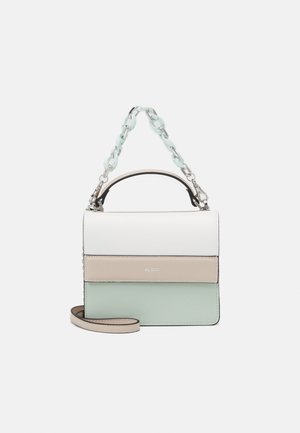 Sac à main coloré en bloc, avec des cuirs synthétiques blancs, beiges et vert menthe. Comprend une poignée supérieure et une bandoulière en chaîne de couleur menthe.