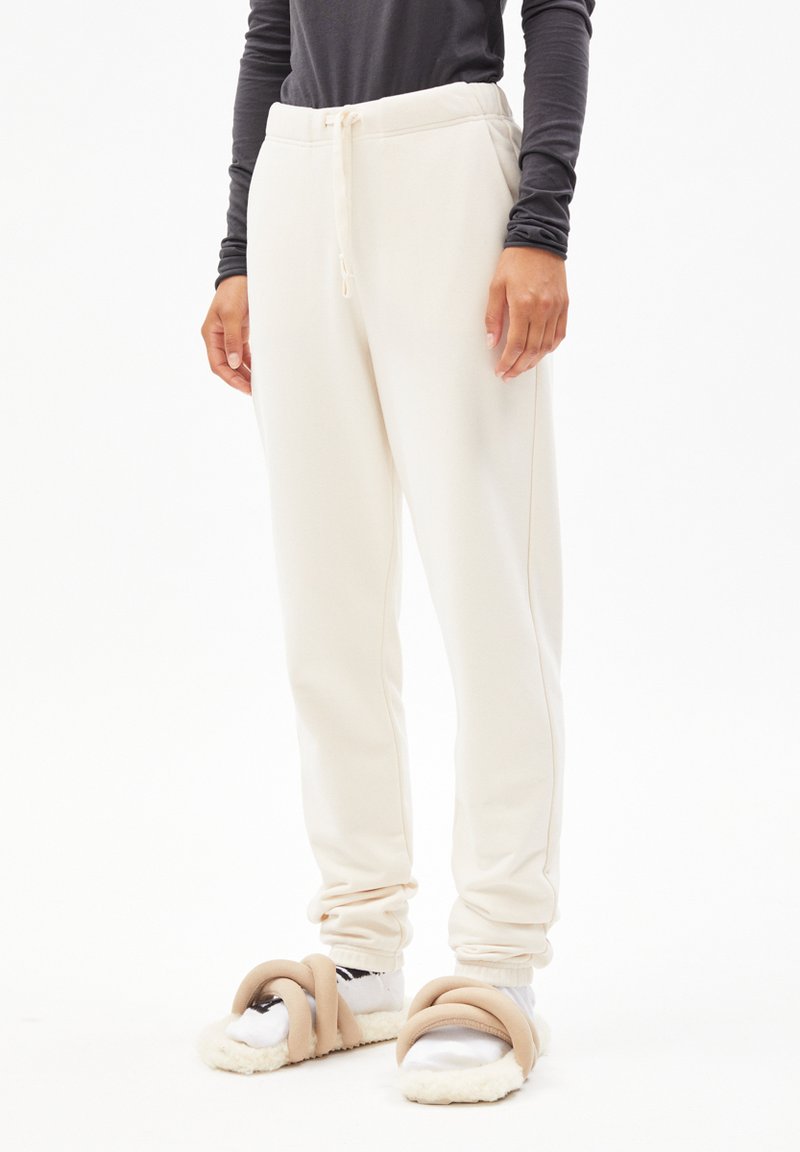 ARMEDANGELS IVAA - Trainingsbroek - off white