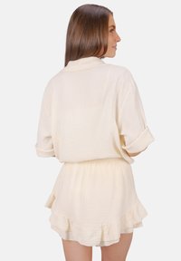 Seasons of April LORENA HOSENROCK MUSSELIN - Shorts - creme