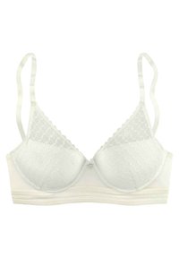 Soutien-gorge blanc avec des bonnets en dentelle bordés de volants, des bretelles ajustables et une bande lisse. Le tissu est doux avec un léger éclat.
