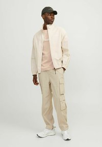 Jack & Jones JORVESTERBRO CREW NECK - Apdrukāts T-krekls - canyon sunset