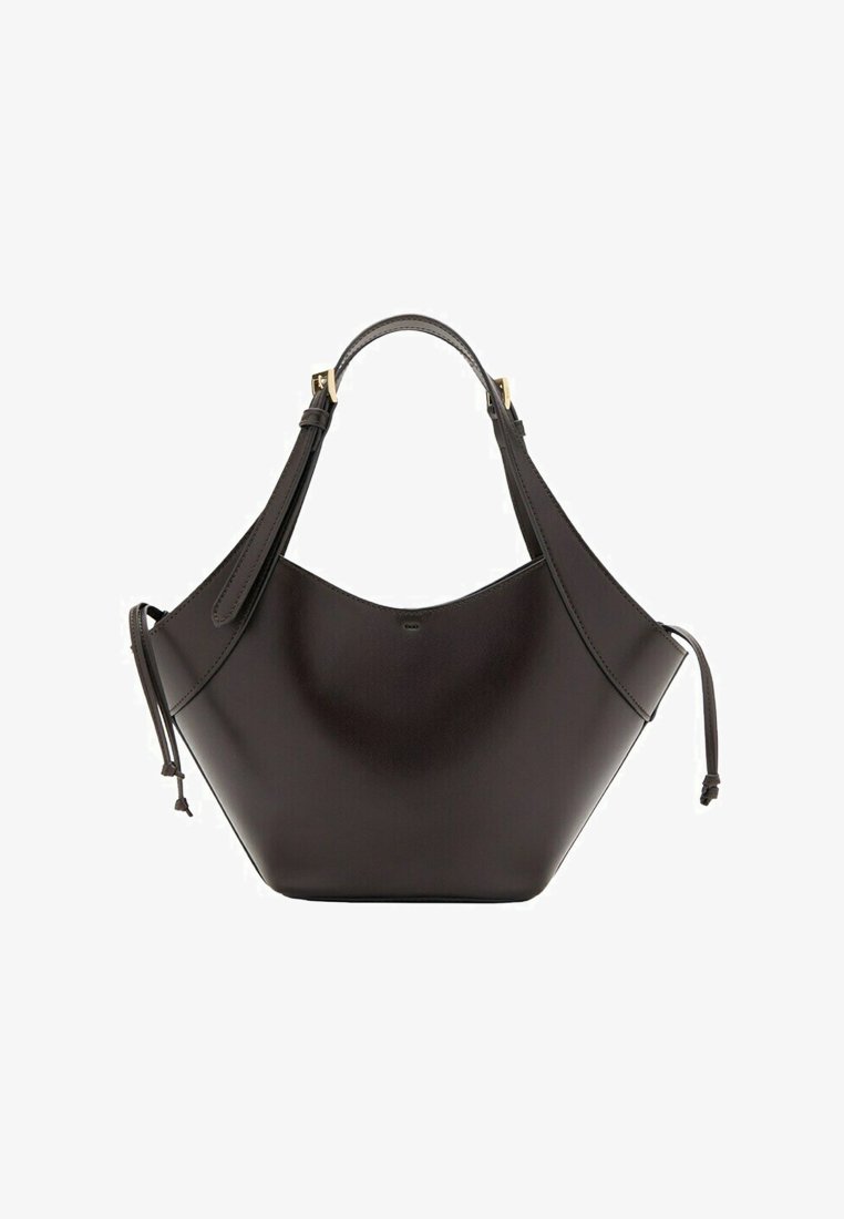 Temno rjava usnjena torbica z ukrivljenimi zgornjimi robovi, nastavljivim trakom in drsnimi detajli na obeh straneh.