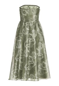 Robe midi sans bretelles vert olive à motif floral et silhouette en A, avec un corsage ajusté et un voile transparent.